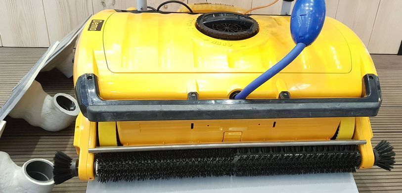 Dolphin wave 300 XL робот пилосос для громадських басейнів