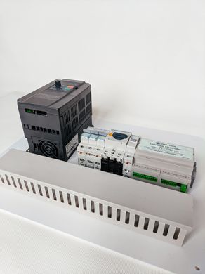 Блок управления скоростью аттракционов(220в) + 1 пьезокнопка(без щита), Tech-Pool, 2,2кВт Вх1Р220/Вых1Р220/Вых3Р220&Delta;