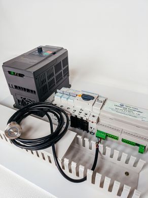 Блок управления скоростью аттракционов(220в) + 1 пьезокнопка(без щита), Tech-Pool, 4,0кВт Вх1Р220/Вых3Р220&Delta;