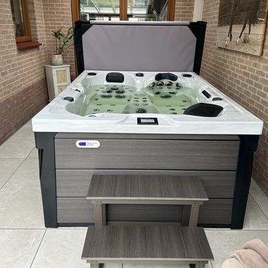 SPA басейн Superior Spas Premium Topaz V3 (Sterling Silver) (Англія), 220&times;156&times;90 см